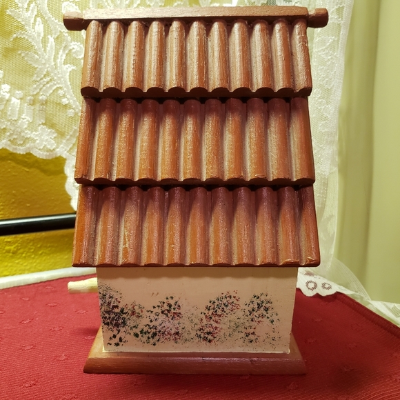 Vtg Wooden Painted Birdhouse Very Clean! Unused ! - Picture 4 of 7